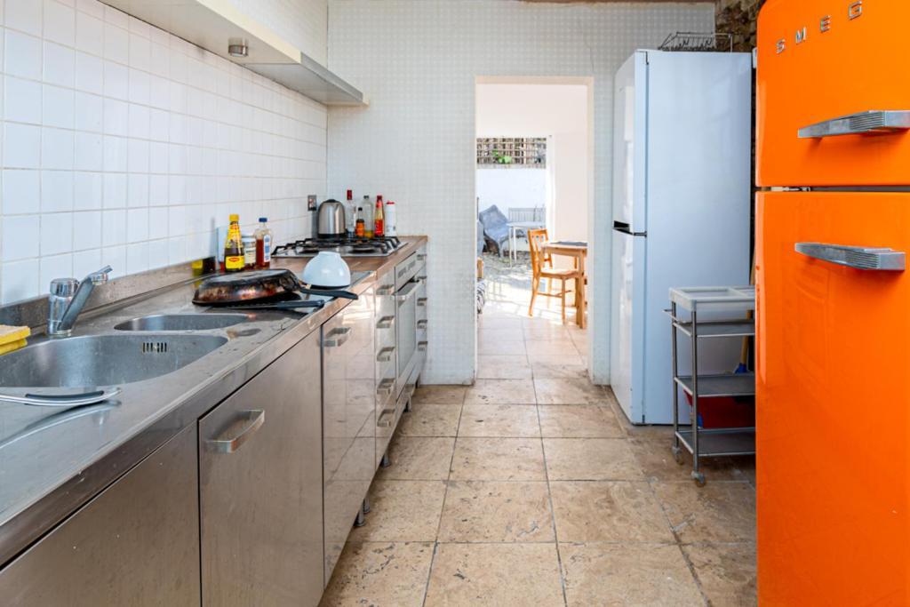 Cozy House With Character & Garden. Londra
